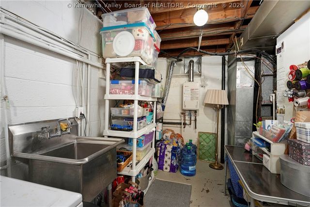 847 Lower Chester Road, Charleston, WV 25302
