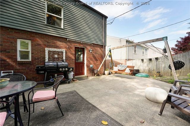 847 Lower Chester Road, Charleston, WV 25302
