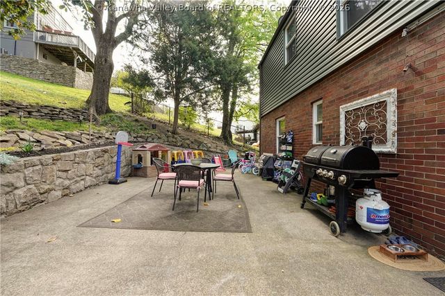 847 Lower Chester Road, Charleston, WV 25302