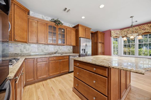 381 Altessa Boulevard, Melville, NY 11747