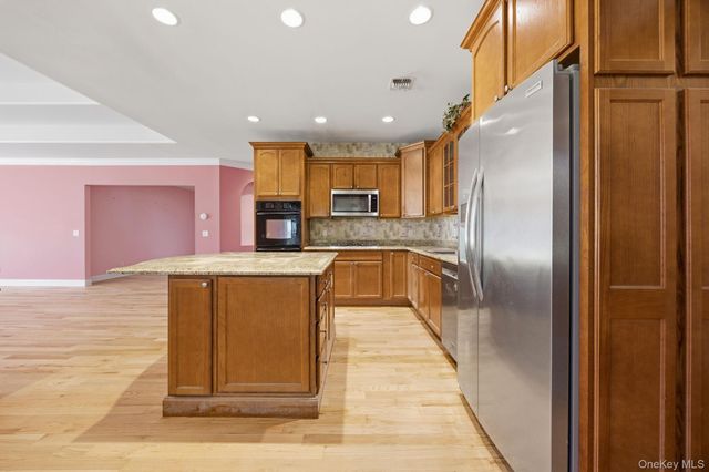 381 Altessa Boulevard, Melville, NY 11747
