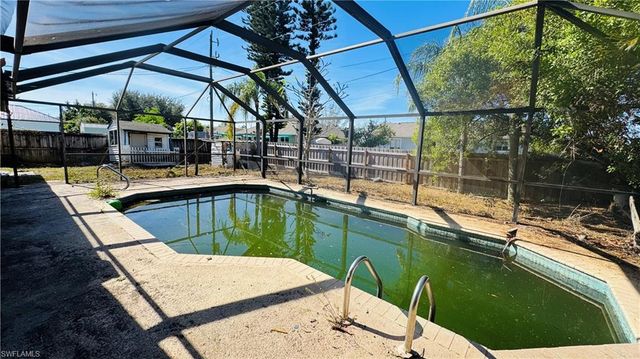 1318 SW 2nd AVE, Cape Coral, FL 33991