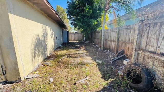 1318 SW 2nd AVE, Cape Coral, FL 33991