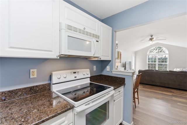 3402 Tremonte Circle N, Oakland Charter Township, MI 48306