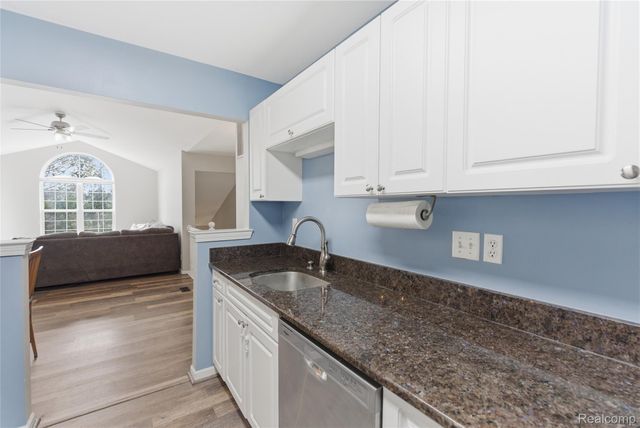 3402 Tremonte Circle N, Oakland Charter Township, MI 48306