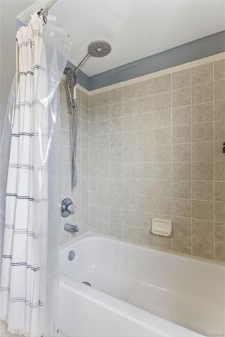 3402 Tremonte Circle N, Oakland Charter Township, MI 48306
