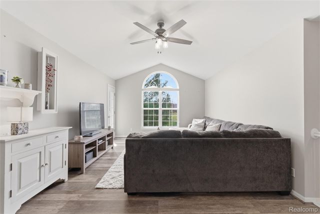 3402 Tremonte Circle N, Oakland Charter Township, MI 48306