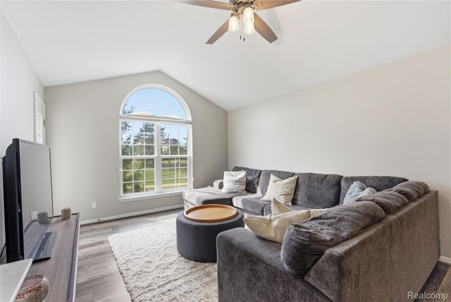 3402 Tremonte Circle N, Oakland Charter Township, MI 48306