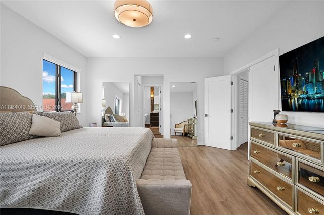 7993 NW 161st Ter, Miami Lakes, FL 33016