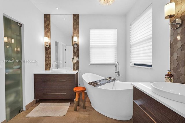 7993 NW 161st Ter, Miami Lakes, FL 33016