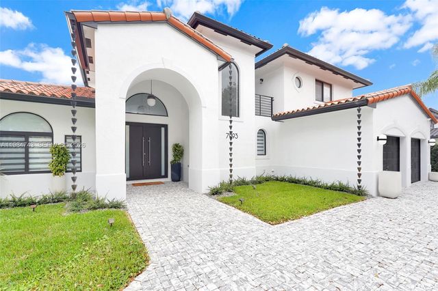 7993 NW 161st Ter, Miami Lakes, FL 33016