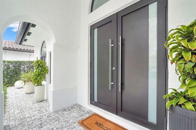 7993 NW 161st Ter, Miami Lakes, FL 33016