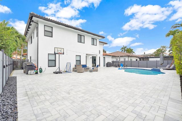 7993 NW 161st Ter, Miami Lakes, FL 33016