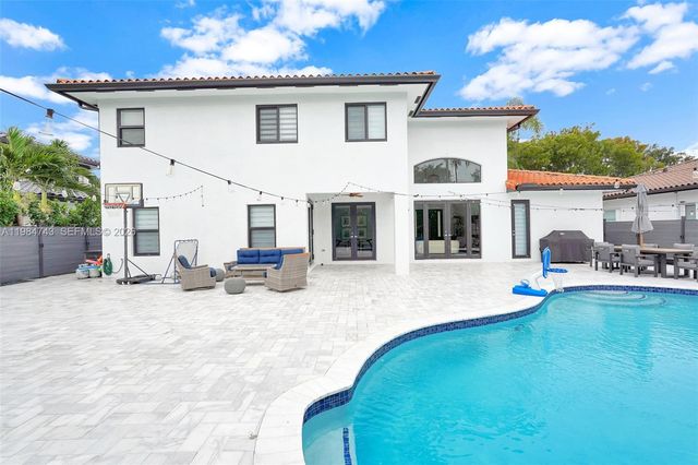 7993 NW 161st Ter, Miami Lakes, FL 33016