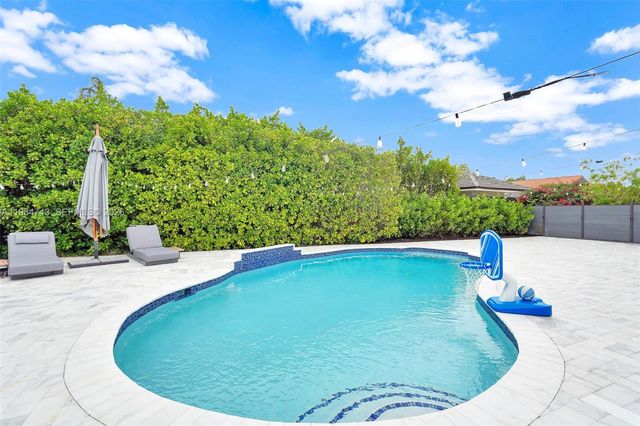 7993 NW 161st Ter, Miami Lakes, FL 33016