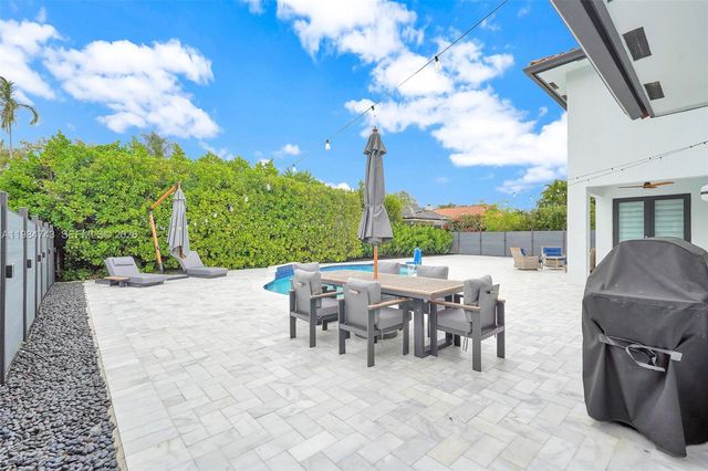 7993 NW 161st Ter, Miami Lakes, FL 33016