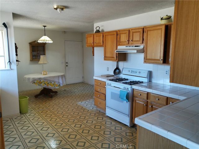 13410 Begonia Road, Victorville, CA 92392