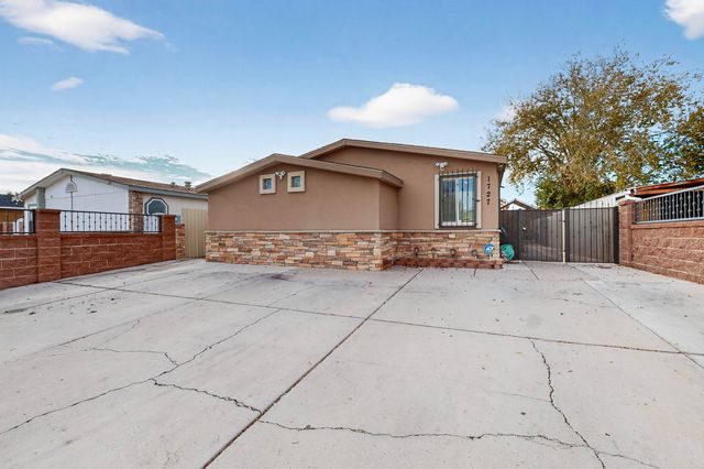 1727 Rayo Del Sol SW Drive SW, Albuquerque, NM 87121