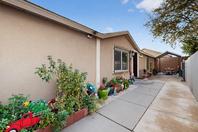 1727 Rayo Del Sol SW Drive SW, Albuquerque, NM 87121