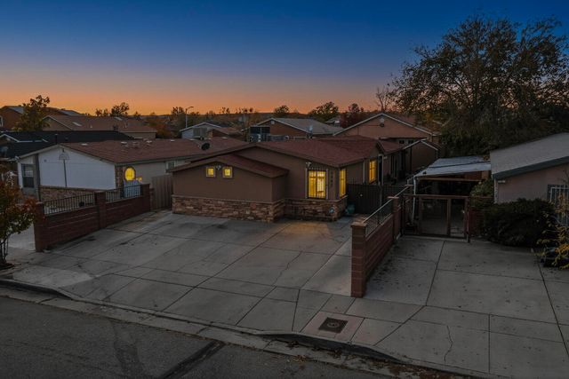 1727 Rayo Del Sol SW Drive SW, Albuquerque, NM 87121