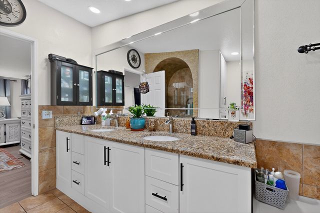 1727 Rayo Del Sol SW Drive SW, Albuquerque, NM 87121