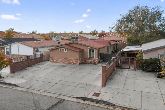 1727 Rayo Del Sol SW Drive SW, Albuquerque, NM 87121