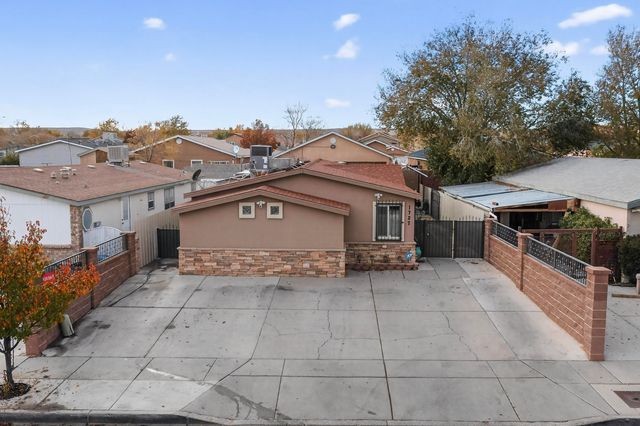 1727 Rayo Del Sol SW Drive SW, Albuquerque, NM 87121