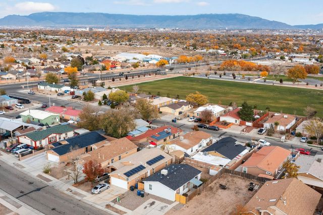 1727 Rayo Del Sol SW Drive SW, Albuquerque, NM 87121