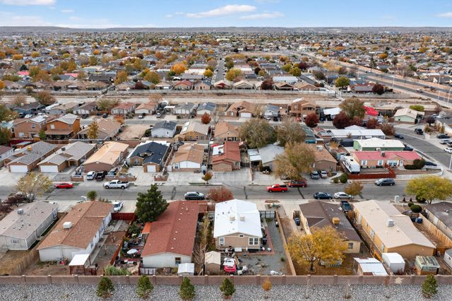 1727 Rayo Del Sol SW Drive SW, Albuquerque, NM 87121