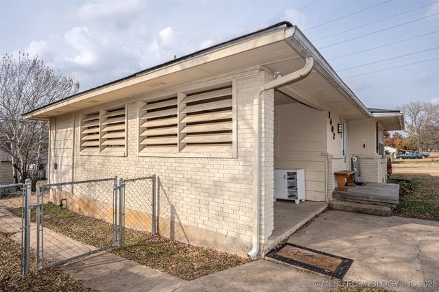 1402 W 10th, Sulphur, OK 73086