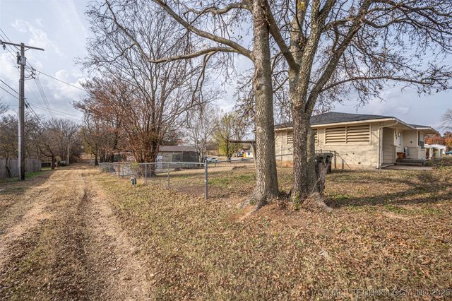 1402 W 10th, Sulphur, OK 73086