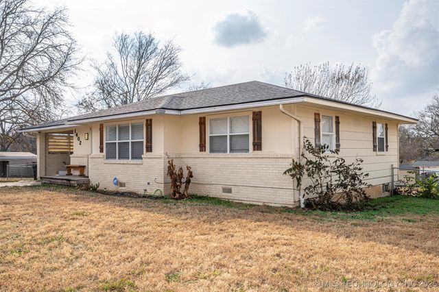 1402 W 10th, Sulphur, OK 73086