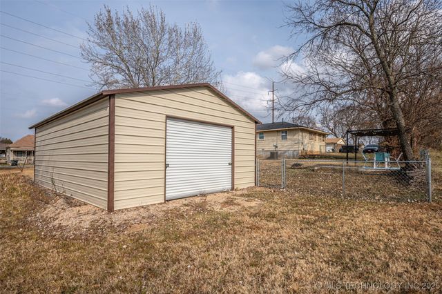 1402 W 10th, Sulphur, OK 73086