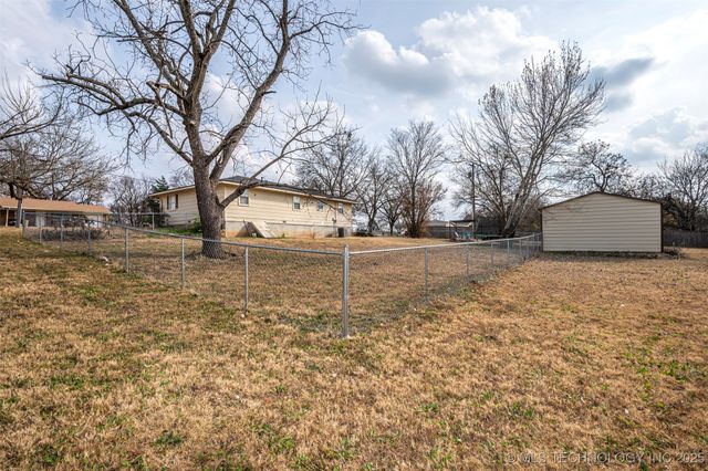 1402 W 10th, Sulphur, OK 73086
