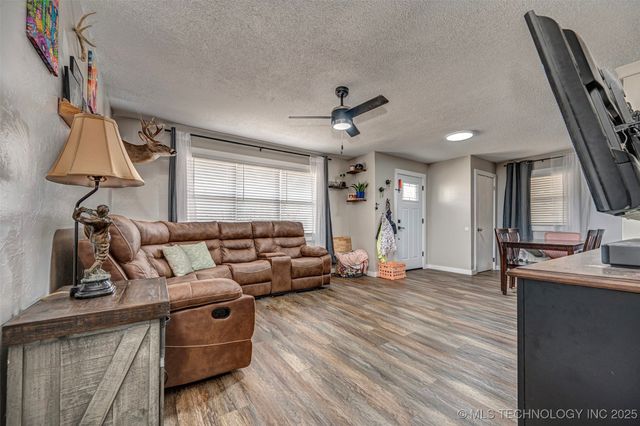 1402 W 10th, Sulphur, OK 73086