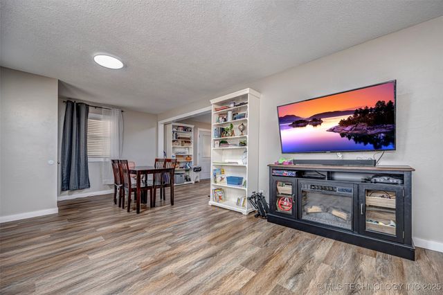 1402 W 10th, Sulphur, OK 73086