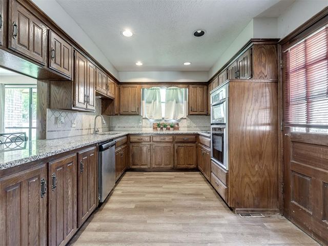 1111 Robin Hood Lane, Norman, OK 73072