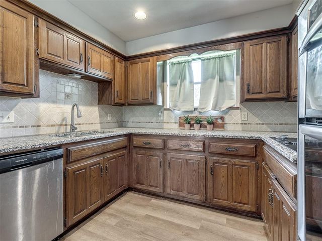 1111 Robin Hood Lane, Norman, OK 73072
