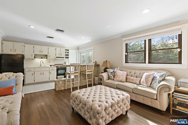17 Cherry Place, Hillsdale, NJ 07642
