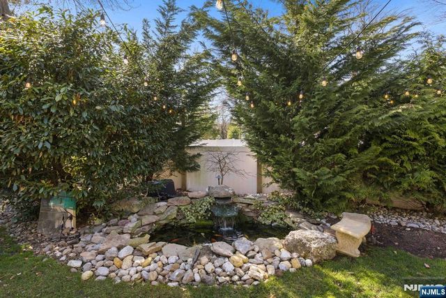 17 Cherry Place, Hillsdale, NJ 07642