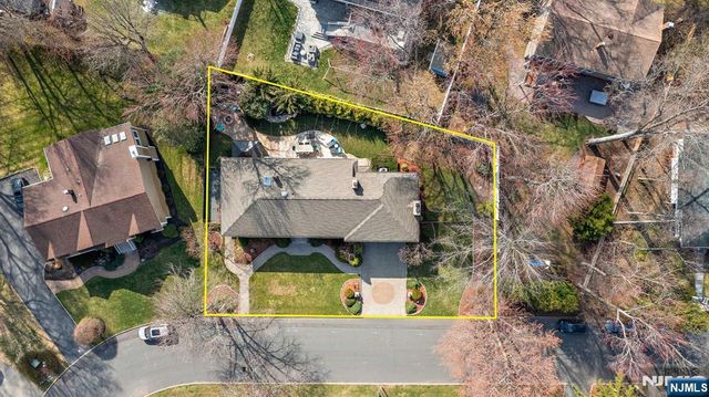 17 Cherry Place, Hillsdale, NJ 07642