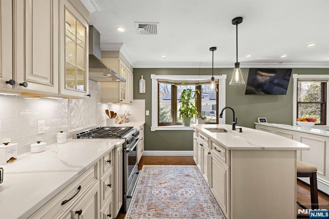 17 Cherry Place, Hillsdale, NJ 07642