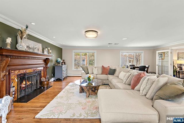17 Cherry Place, Hillsdale, NJ 07642