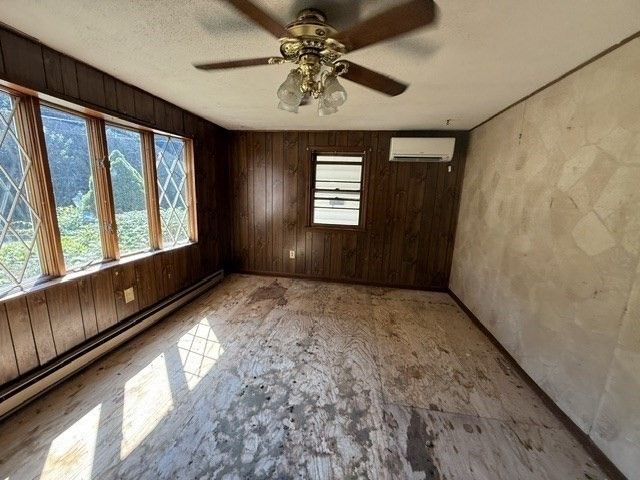 6 Holly St, Oxford, MA 01540