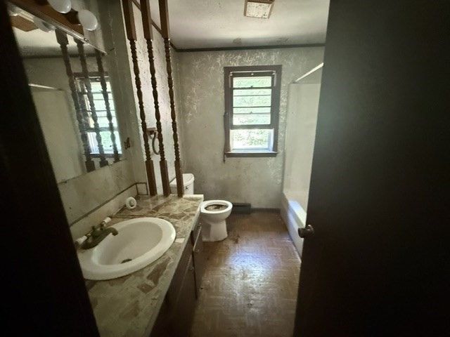 6 Holly St, Oxford, MA 01540