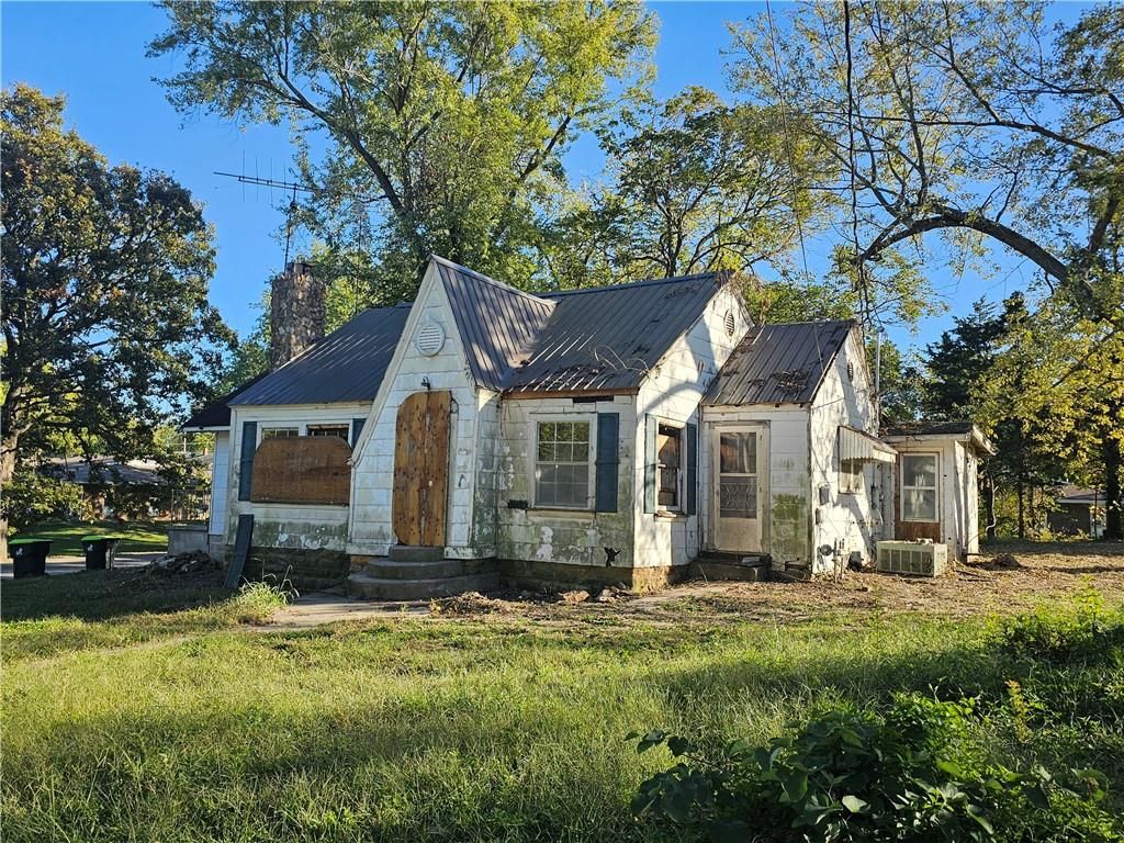 204 E Olive Street, El Dorado Springs, MO 64744
