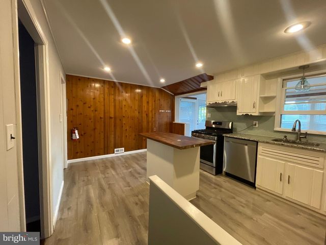 895 LOWER FERRY RD, Ewing, NJ 08628