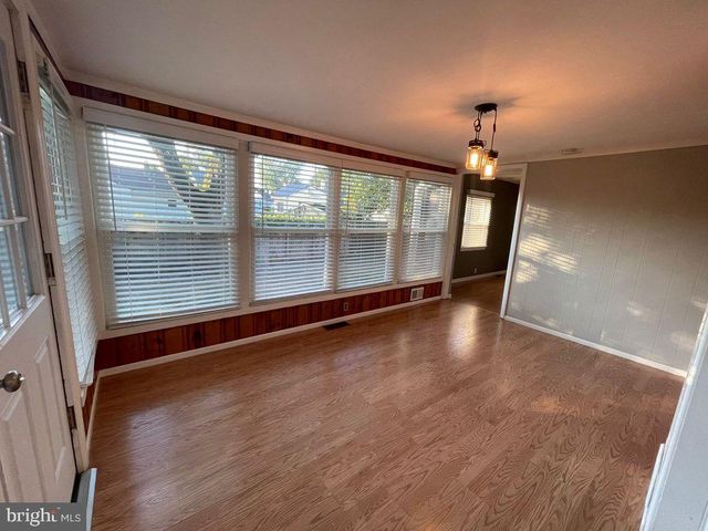 895 LOWER FERRY RD, Ewing, NJ 08628