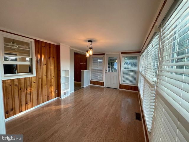 895 LOWER FERRY RD, Ewing, NJ 08628