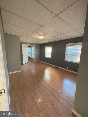 895 LOWER FERRY RD, Ewing, NJ 08628